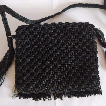 Bolso de macramé negro