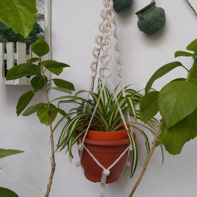PORTA-MACETAS DE MACRAMÉ
