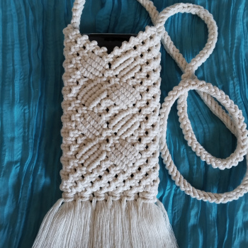 FUNDA DE MÓVIL BEIGE DE MACRAME