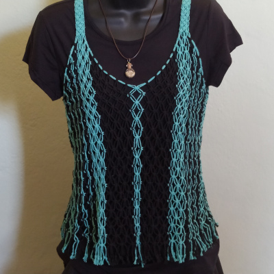 CAMISETA DE MACRAMÉ DE TIRANTES