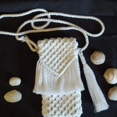 FUNDA PARA EL MÓVIL DE MACRAMÉ